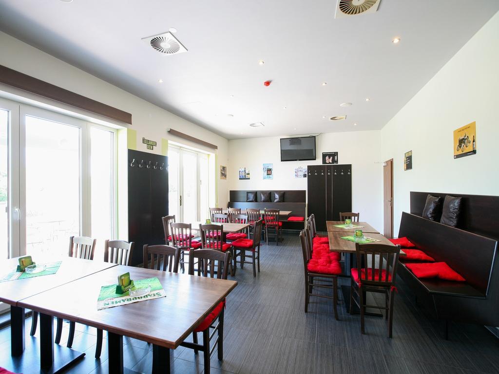 Nad Kralovnou Hotel & Restaurant براغ الغرفة الصورة