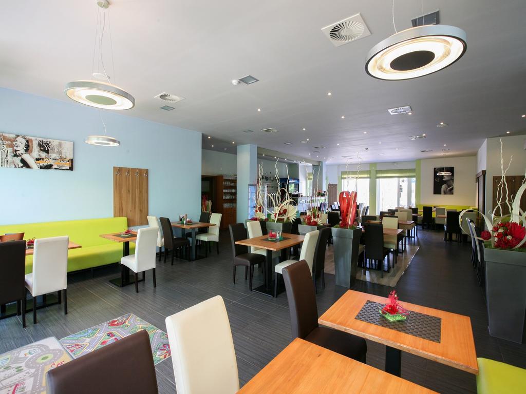 Nad Kralovnou Hotel & Restaurant براغ الغرفة الصورة