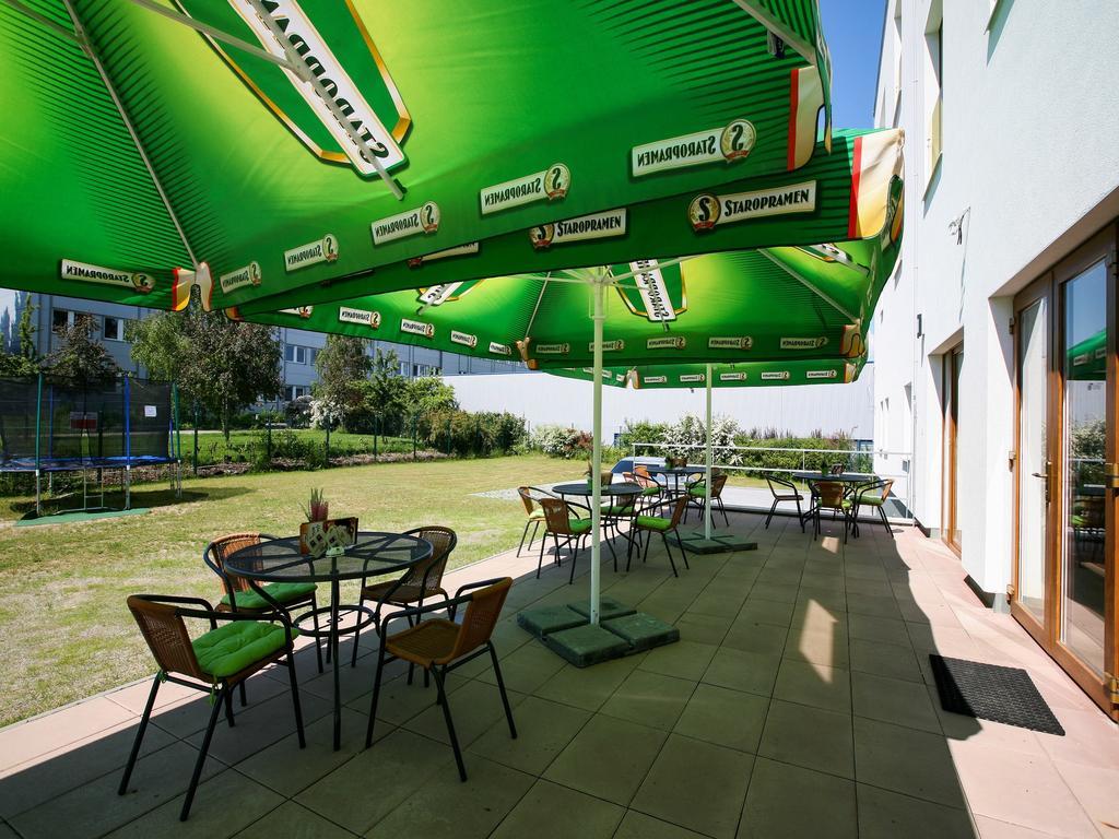 Nad Kralovnou Hotel & Restaurant براغ الغرفة الصورة