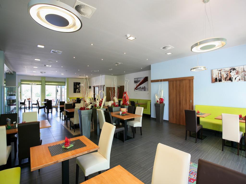 Nad Kralovnou Hotel & Restaurant براغ الغرفة الصورة
