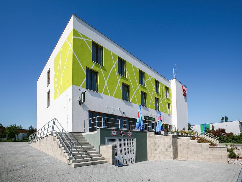 Nad Kralovnou Hotel & Restaurant براغ الغرفة الصورة